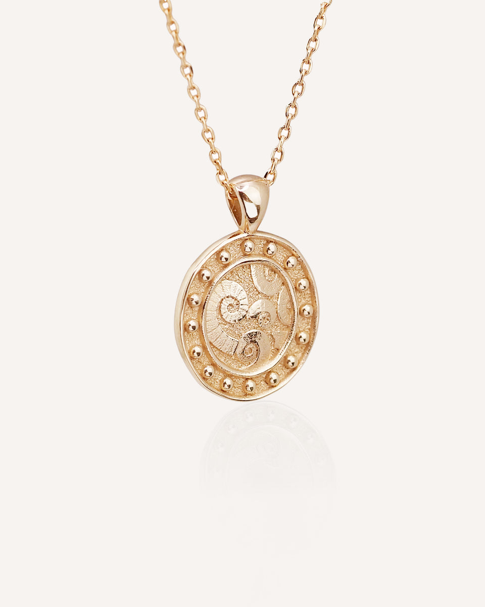 Shell Coin Pendant in Gold – Mirandum Jewellery