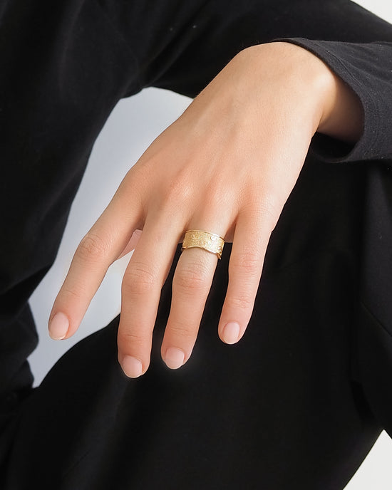 Shell Wide Band Ring