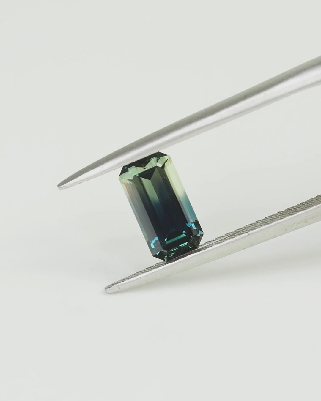 Load and play video in Gallery viewer, Australian Parti Sapphire — Emerald Cut
