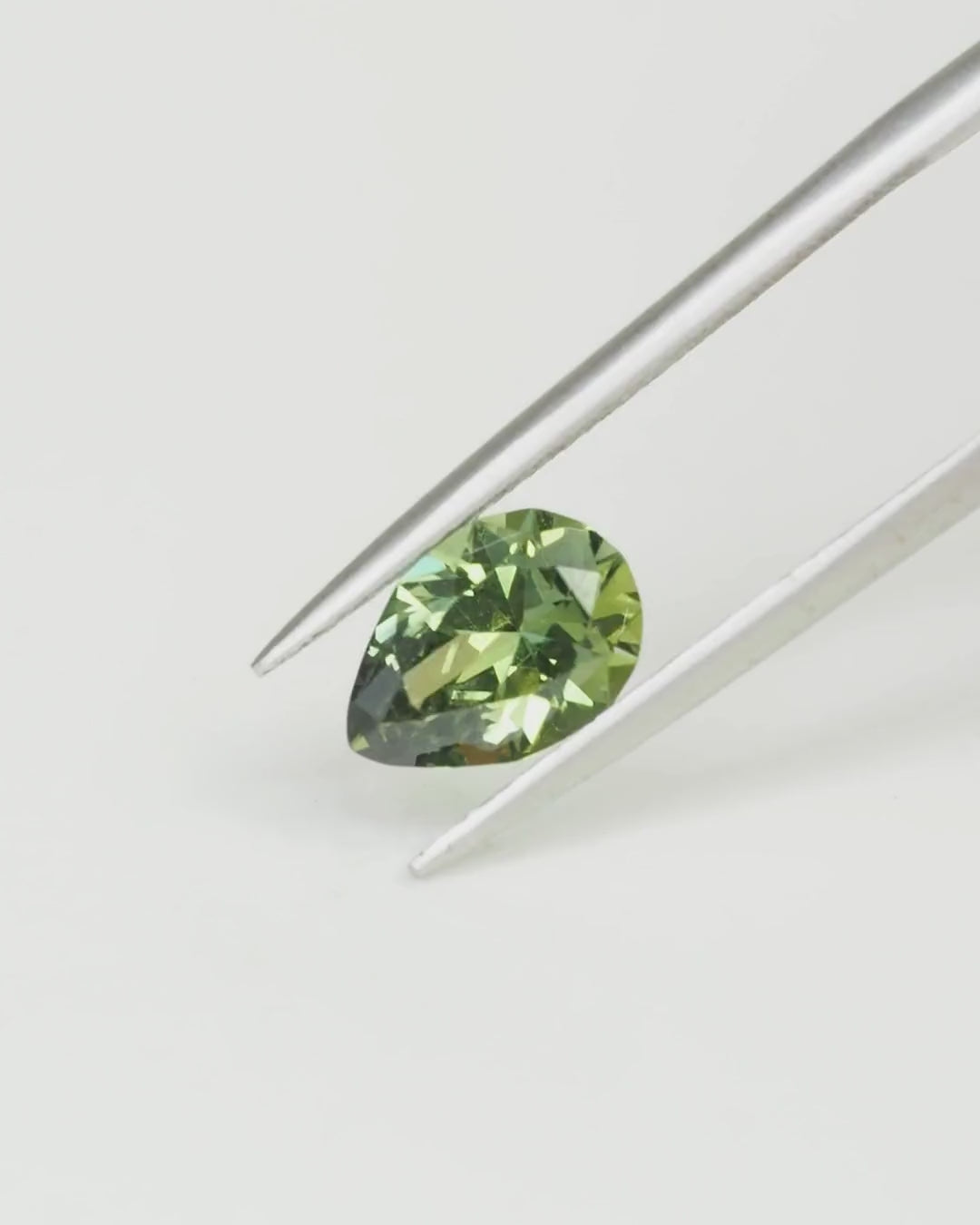 Load and play video in Gallery viewer, Australian Parti Sapphire — Pear Cut
