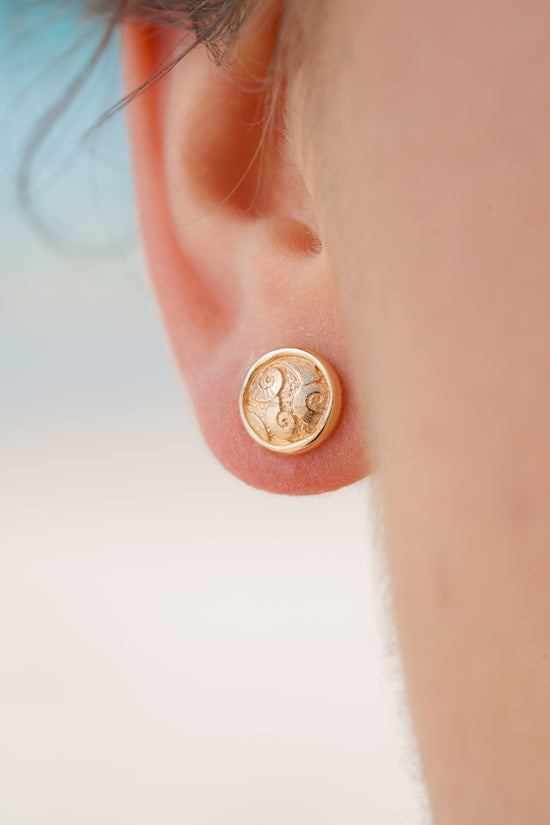 Shell Pastille Stud Earring